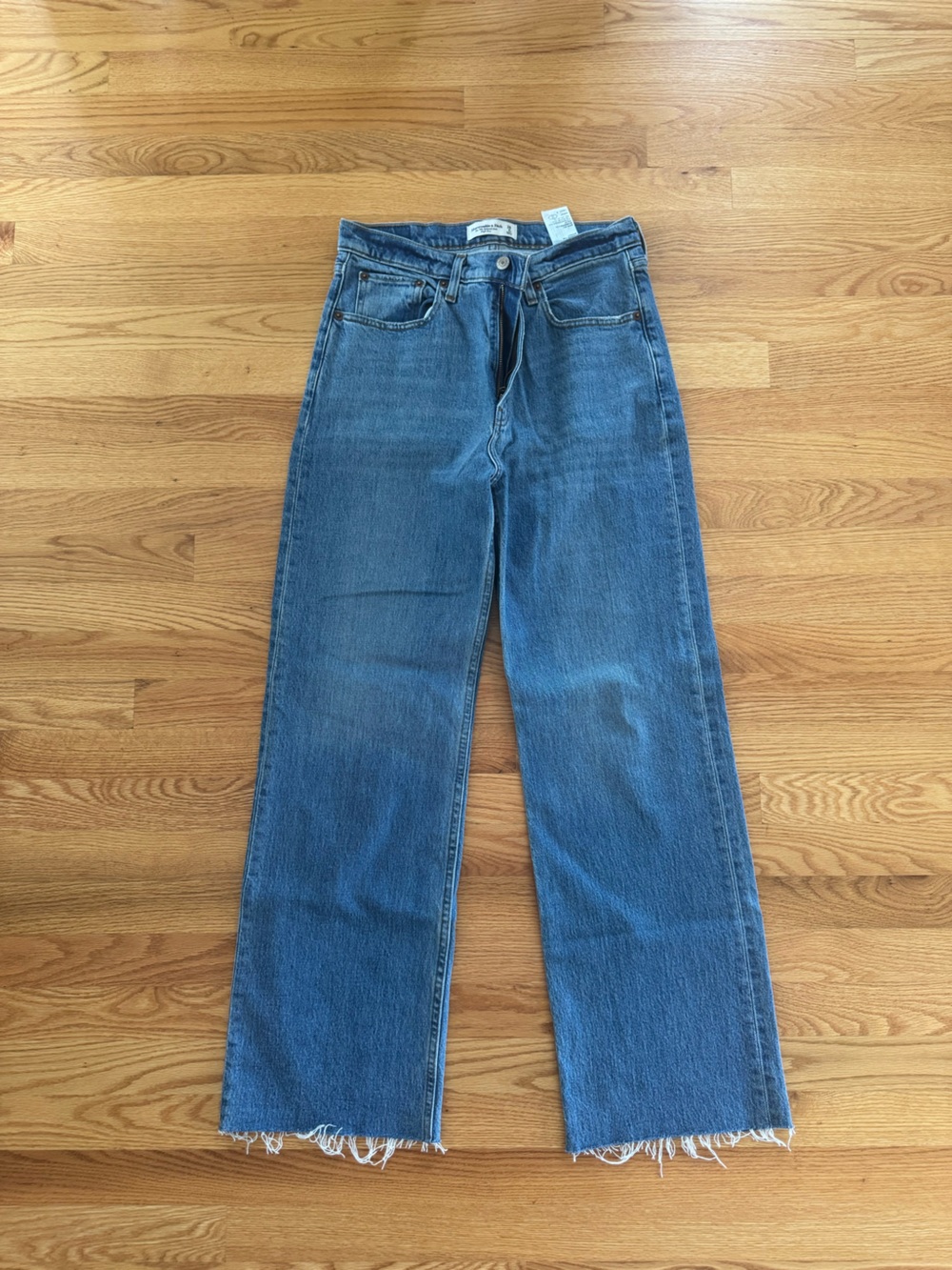 Abercrombie & Fitch- The 90’s Relaxed High Rise Jean - 6 Short